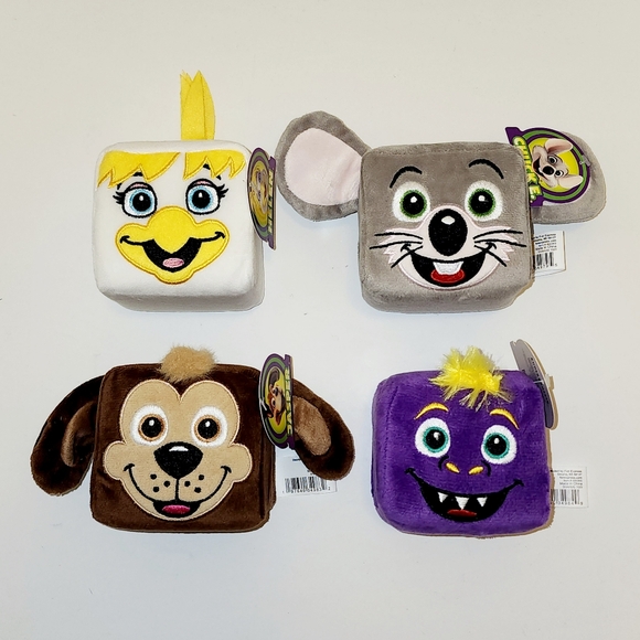 NEW 2023 Chuck E Cheese Square Stackable Cube Plush Complete Set Of 4 HTF Rare - Picture 2 of 9